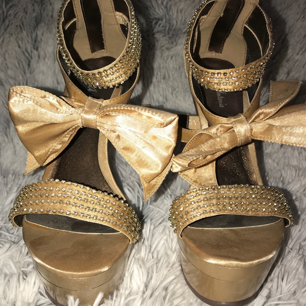 Heels - Picture 2 of 3